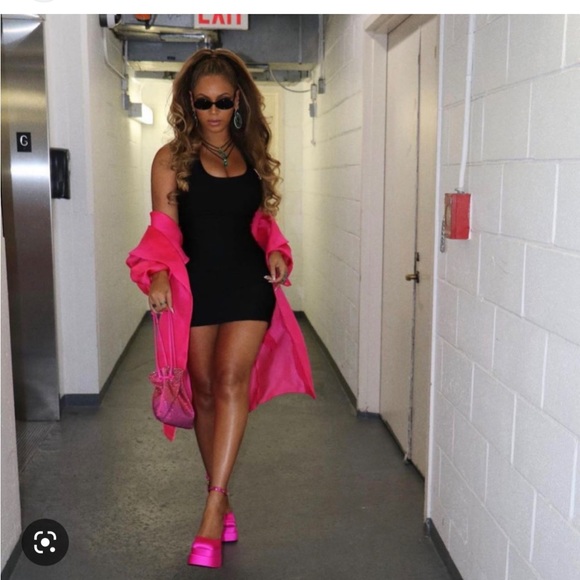 Versace Medusa Aevitas Platform Fuscia - Never Worn!!! - Picture 5 of 9